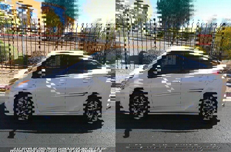 Used 2018 Toyota Prius Four Touring w/ Premium Convenience Package image 8