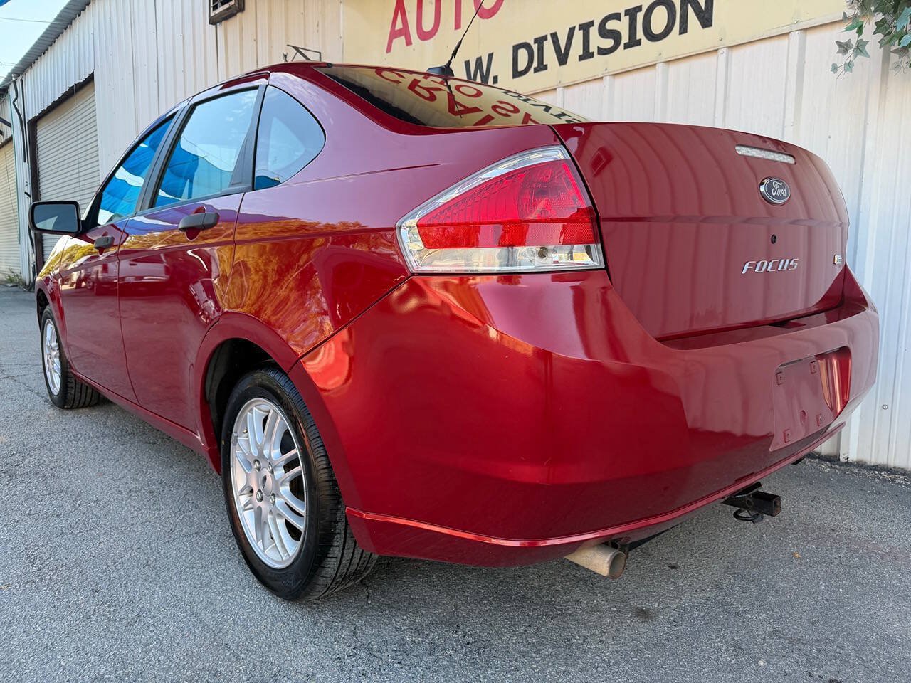 Used 2009 Ford Focus SE FWD image 10
