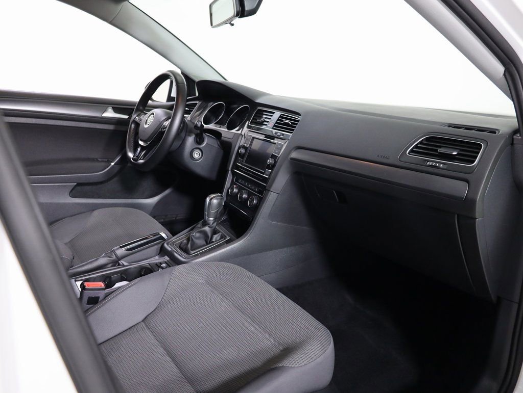 Used 2018 Volkswagen Golf S image 40