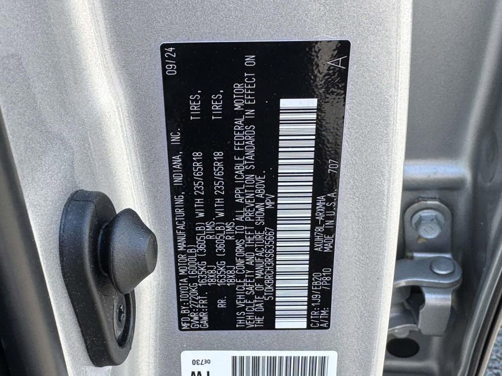 Used 2024 Toyota Highlander XLE image 29