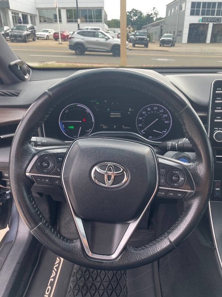 Used 2019 Toyota Avalon XLE image 11