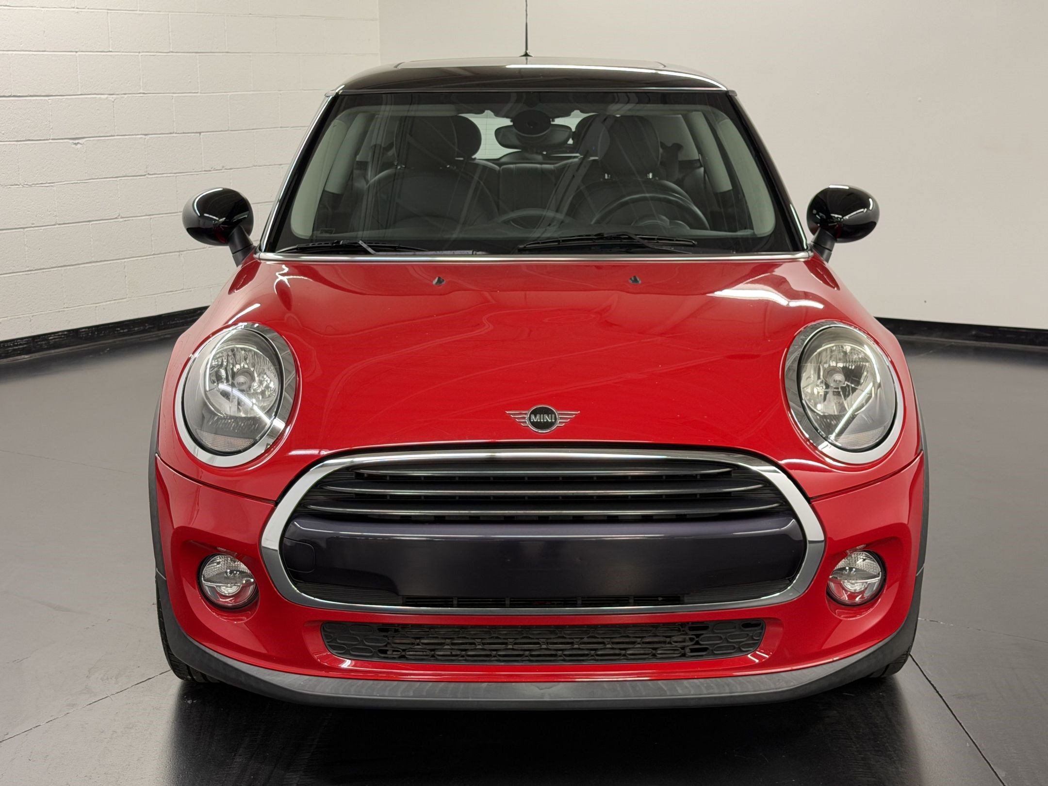 Used 2019 MINI Cooper 2-Door Hardtop w/ Signature Upholstery Package FWD image 6