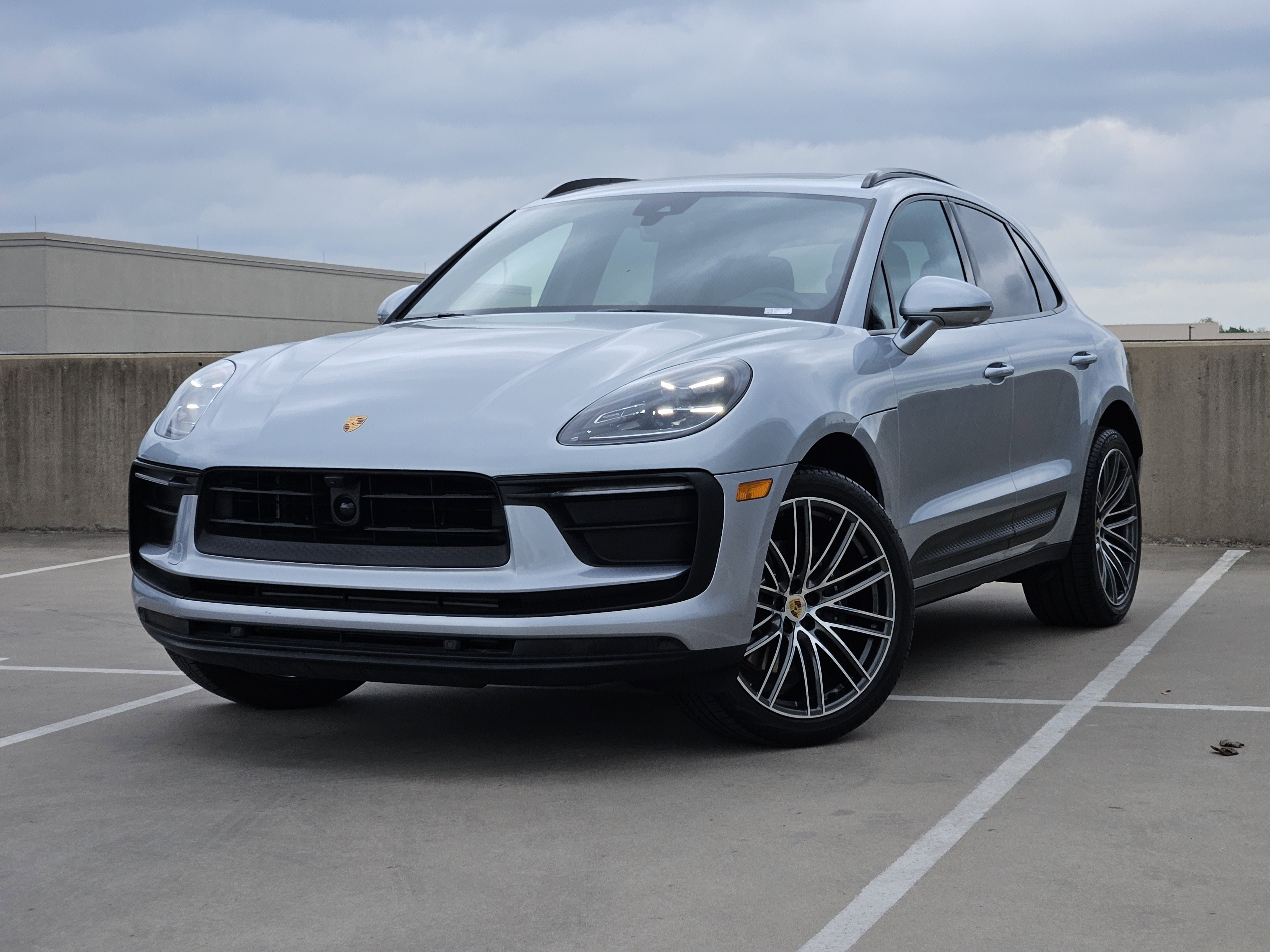 Certified 2026 Porsche Macan image 1