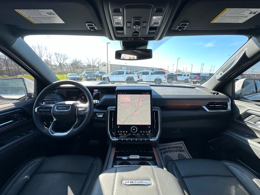 Used 2025 GMC Yukon Denali w/ Sun & Power Step Package image 9