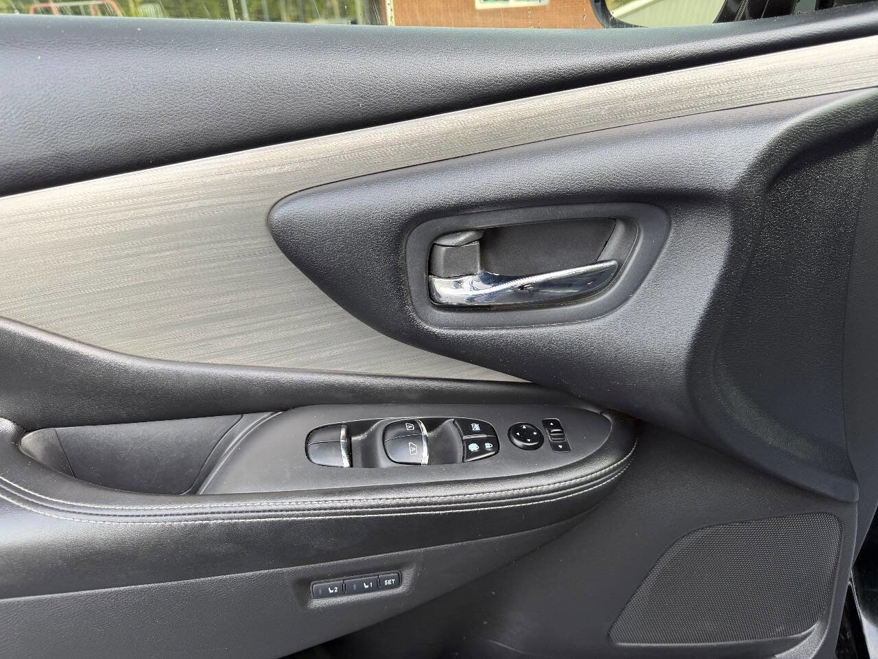 Used 2015 Nissan Murano Platinum w/ Platinum Technology Package AWD/4WD image 11