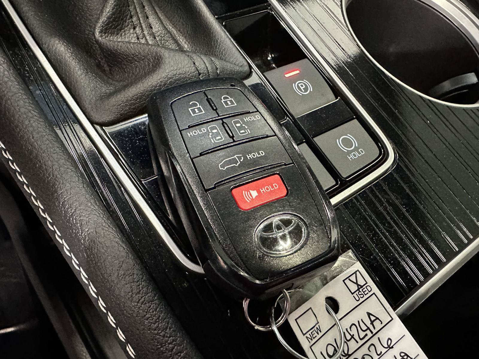 Used 2026 Toyota Sienna XSE AWD/4WD image 33