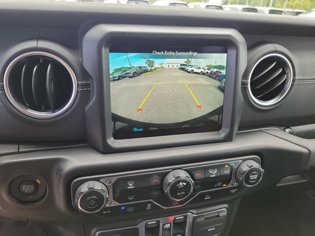 Used 2022 Jeep Wrangler Unlimited Sahara AWD/4WD image 33