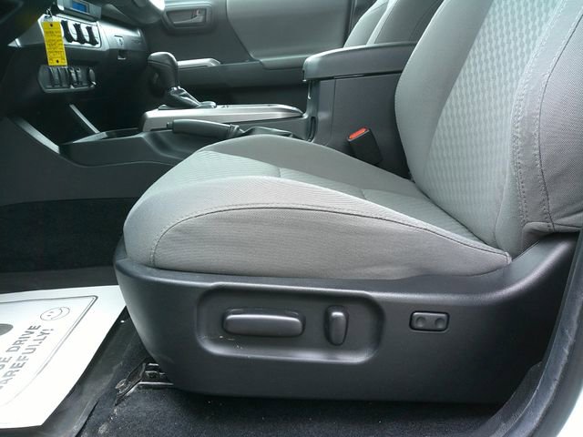 Used 2022 Toyota Tacoma SR5 AWD/4WD image 25