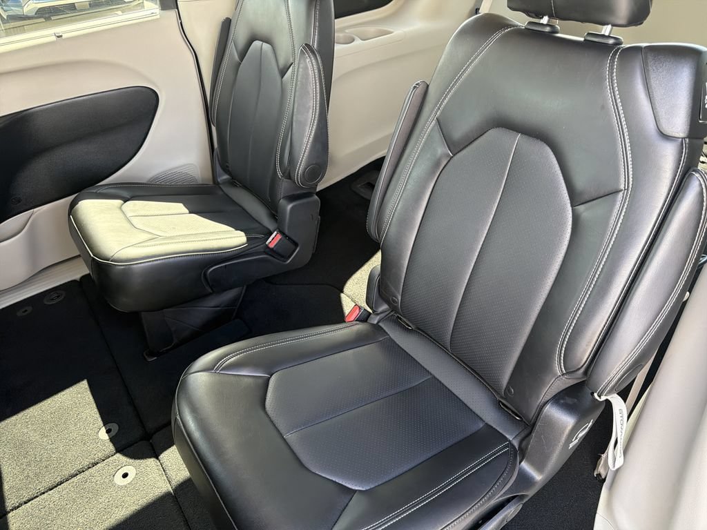 Used 2024 Chrysler Pacifica Touring-L FWD image 14