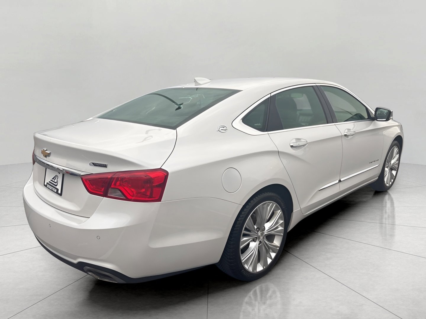 Used 2018 Chevrolet Impala Premier w/ Premier Confidence Package FWD image 4