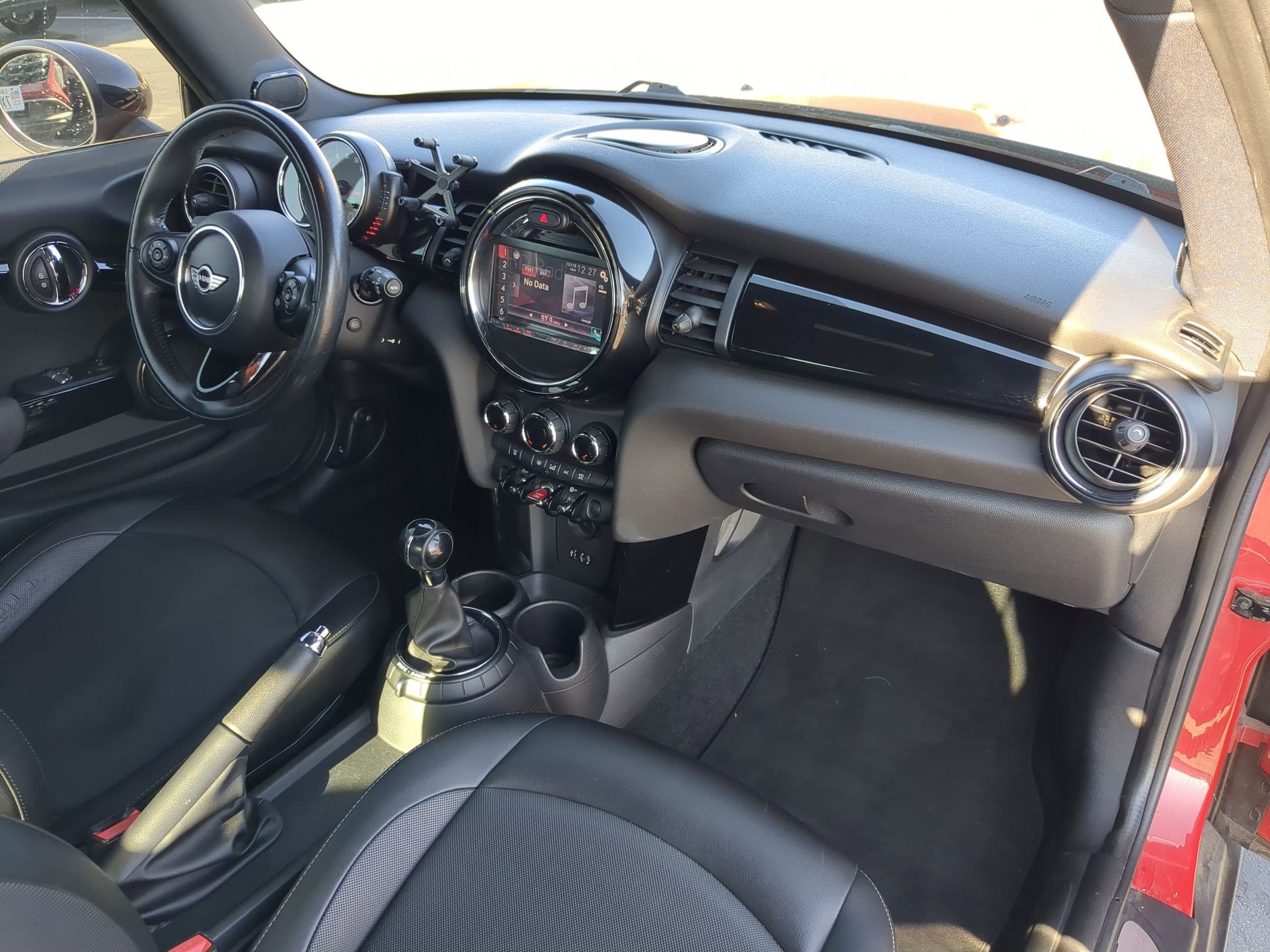 Used 2015 MINI Cooper 2-Door Hardtop image 32