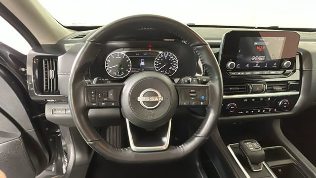 Used 2024 Nissan Pathfinder SV AWD/4WD image 15