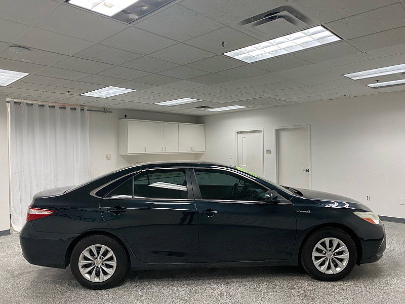 Used 2015 Toyota Camry LE image 4