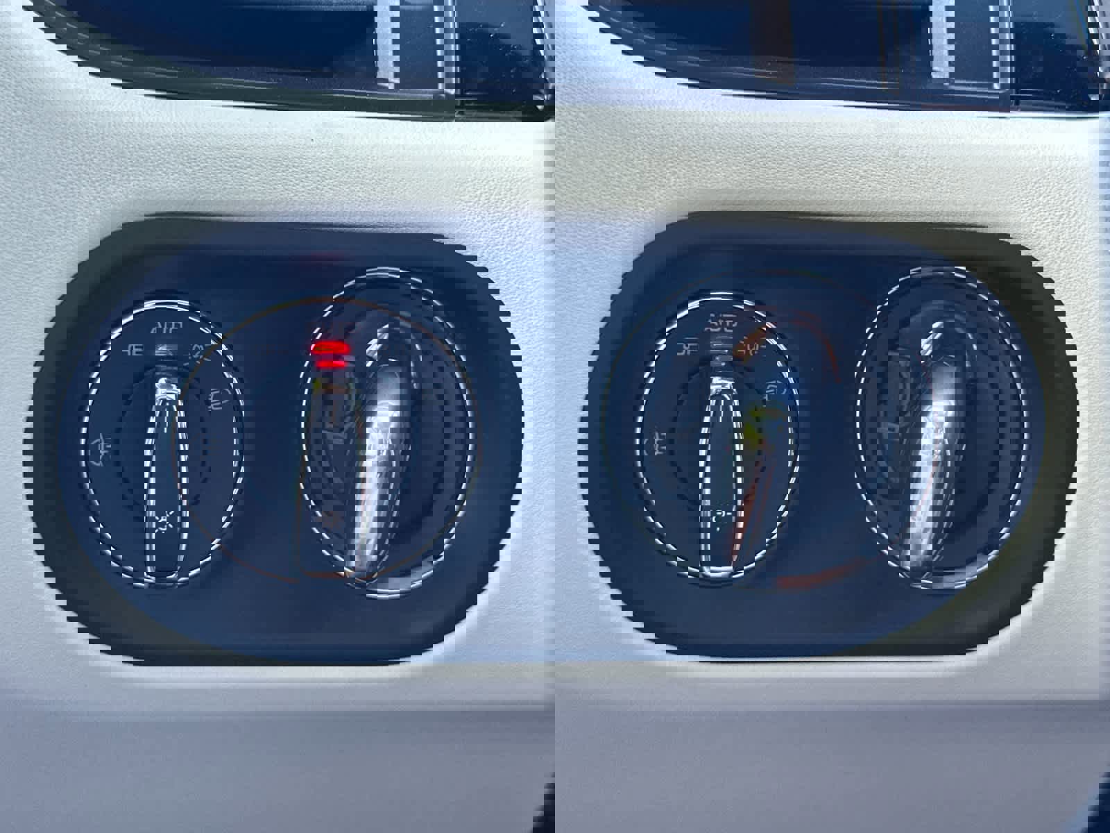 New 2026 Porsche Macan AWD/4WD image 30