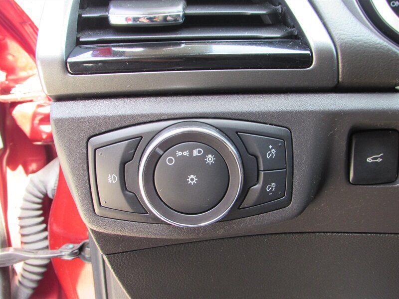 Used 2014 Ford Fusion SE FWD image 22