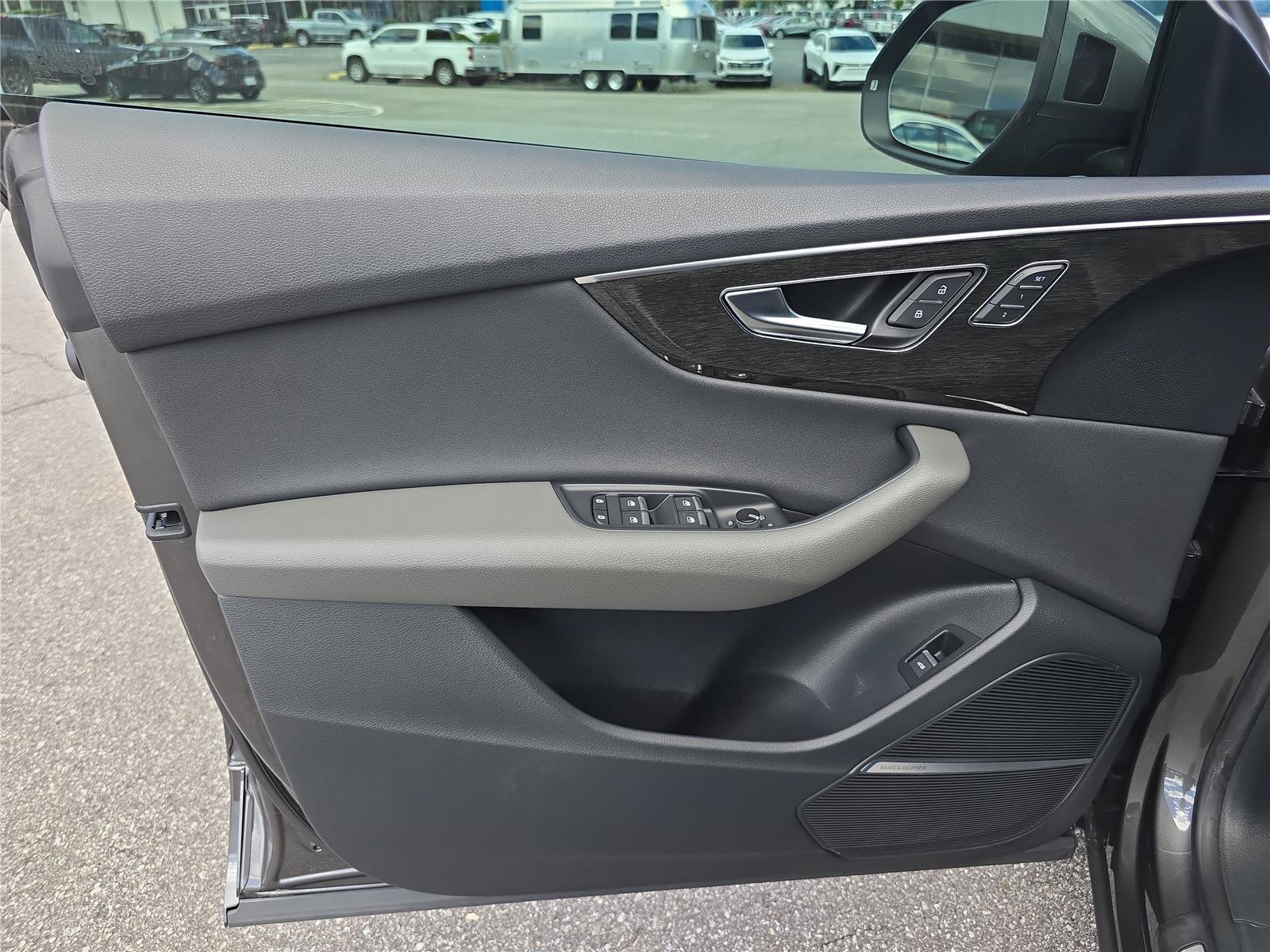 Used 2019 Audi Q8 Premium Plus AWD/4WD image 18