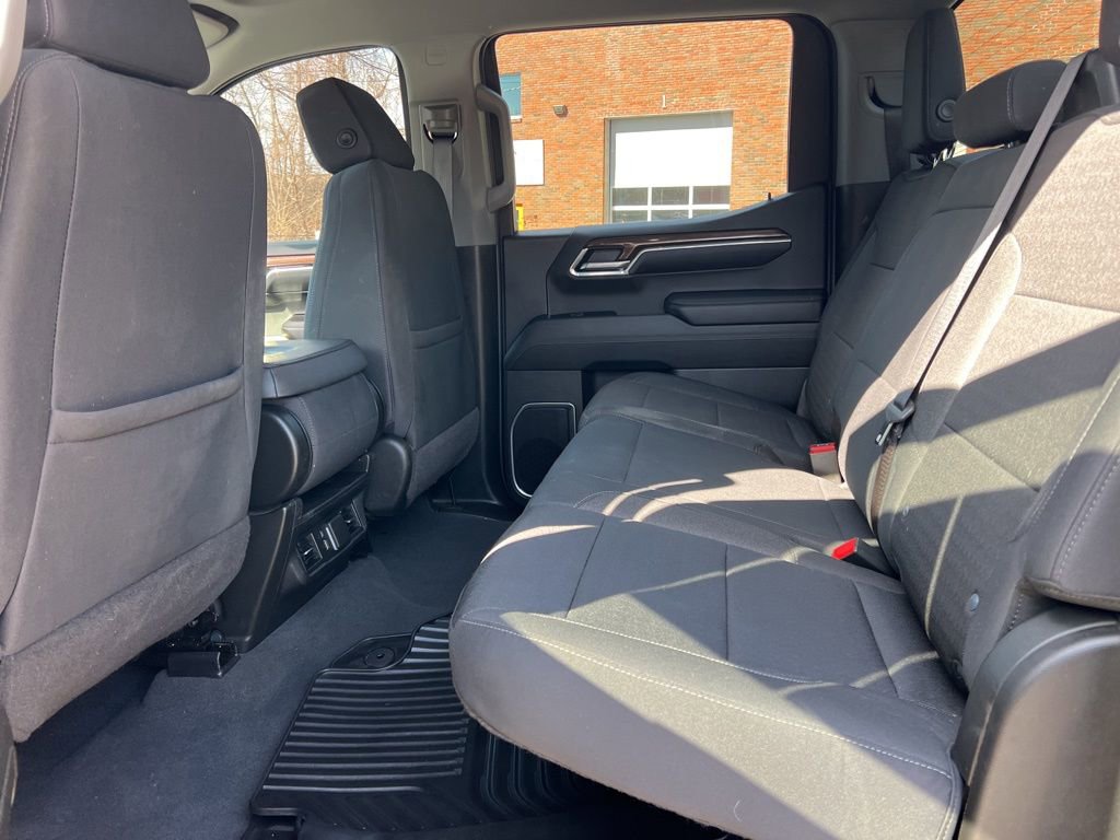 Used 2024 Chevrolet Silverado 1500 LT image 24