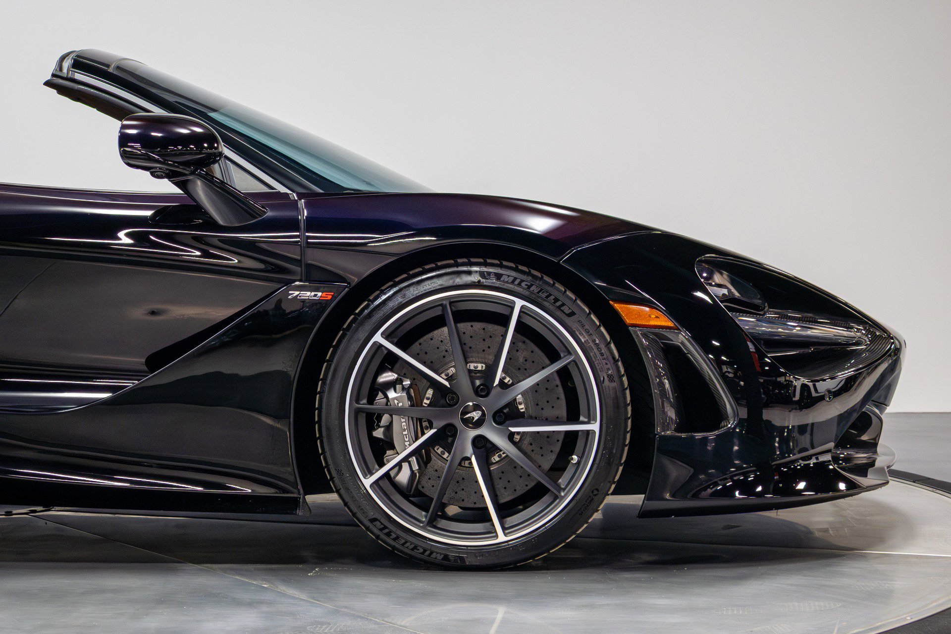 Used 2019 McLaren 720S Luxury RWD image 19