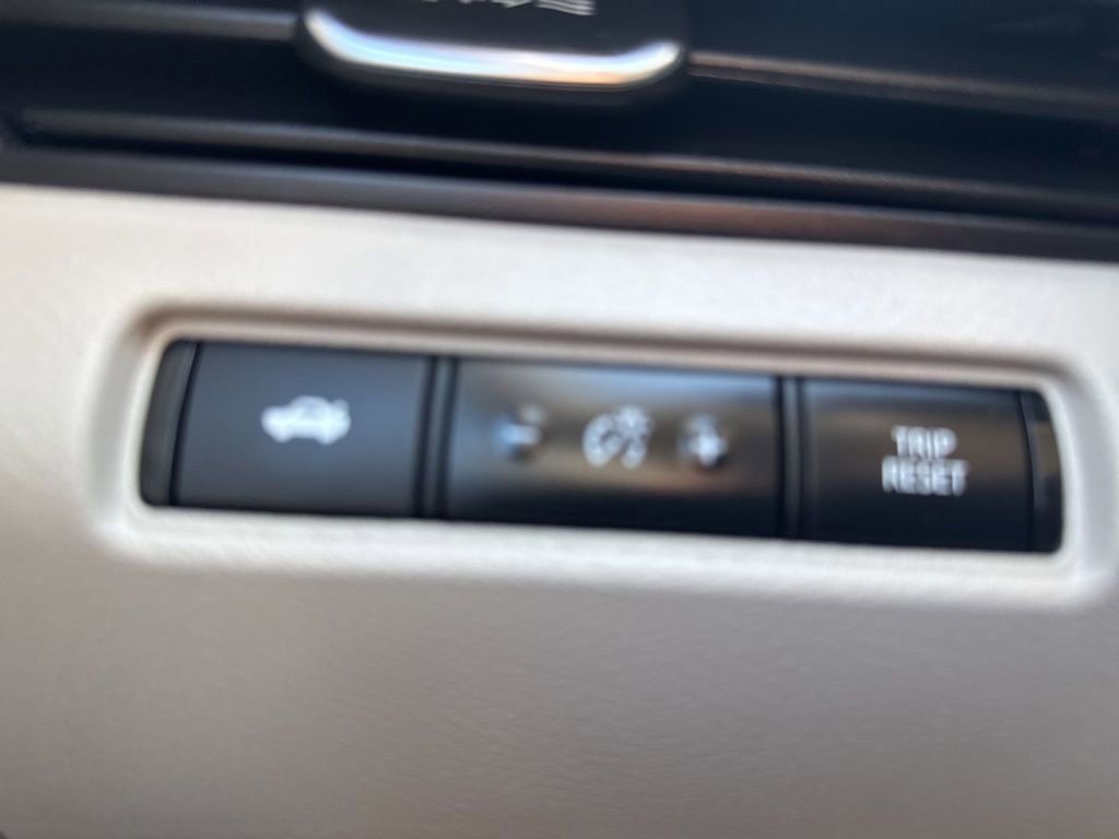 Used 2025 Nissan Altima 2.5 SV image 12