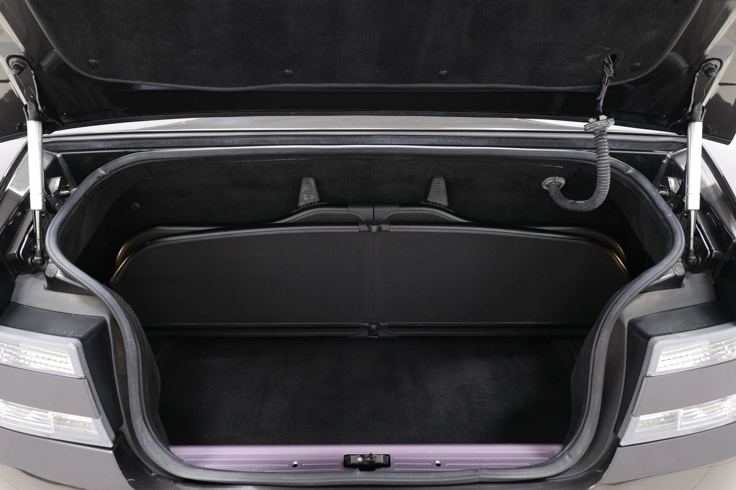 Used 2012 Aston Martin Virage Volante image 51