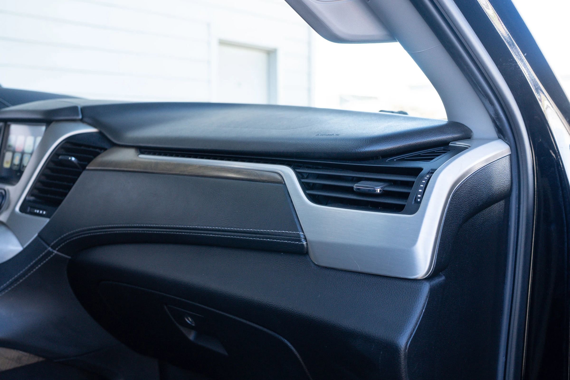 Used 2018 GMC Yukon Denali w/ Denali Ultimate Package image 16