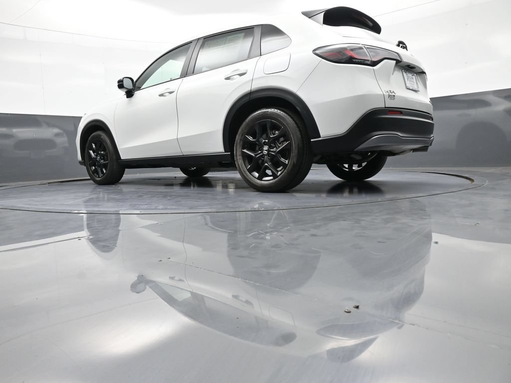 Certified 2025 Honda HR-V Sport image 30