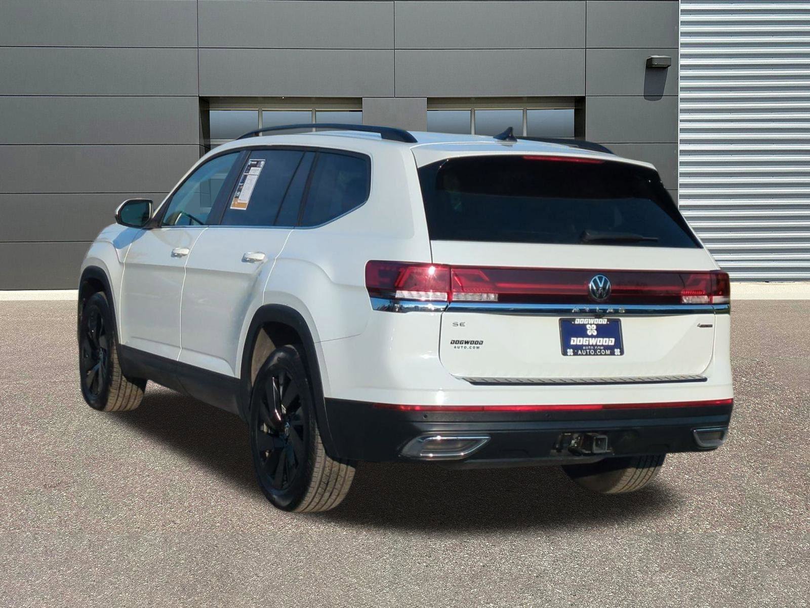 Used 2024 Volkswagen Atlas SE w/ Black Wheel Package AWD/4WD image 5