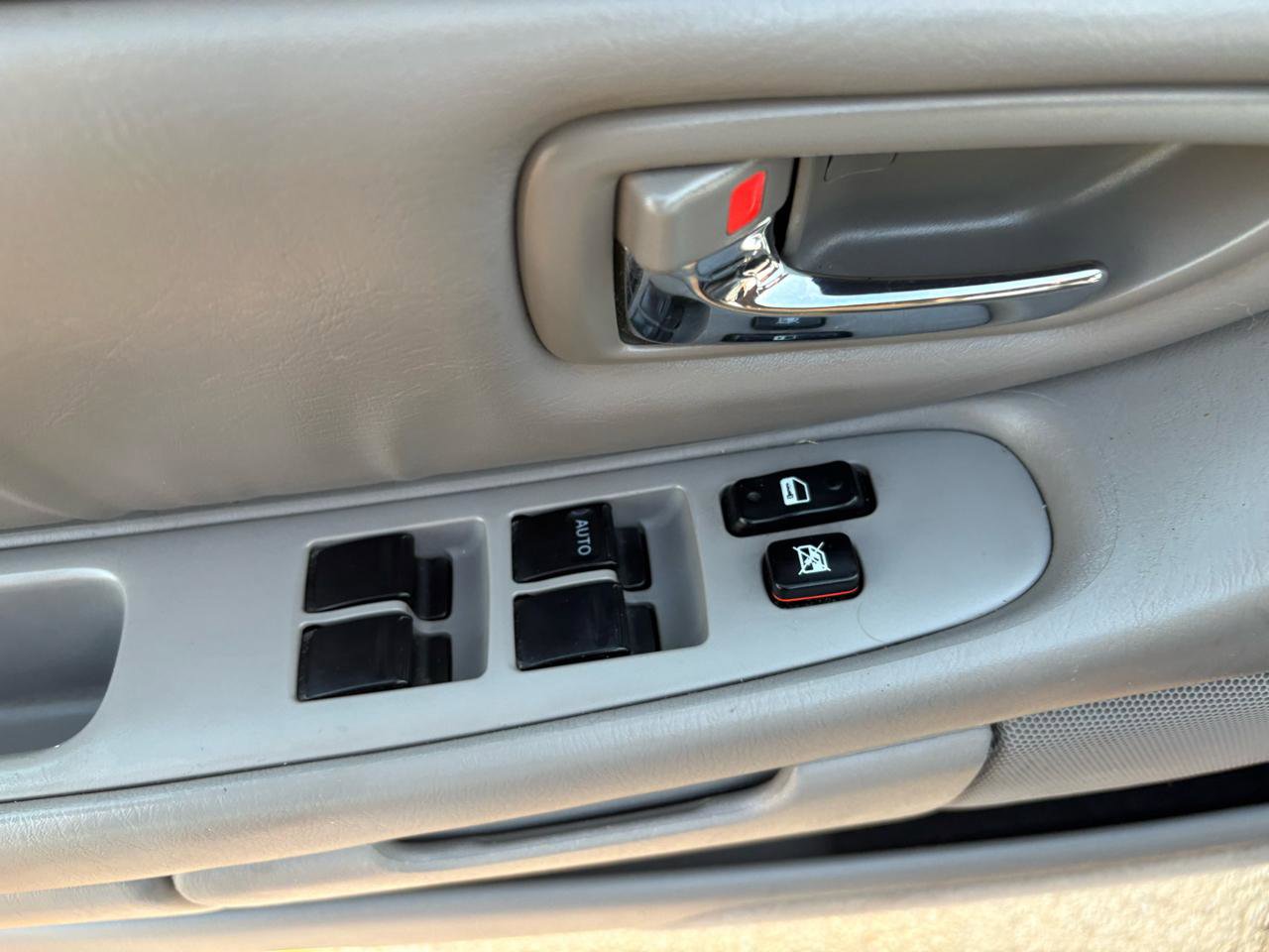 Used 2004 Toyota Avalon XLS image 26