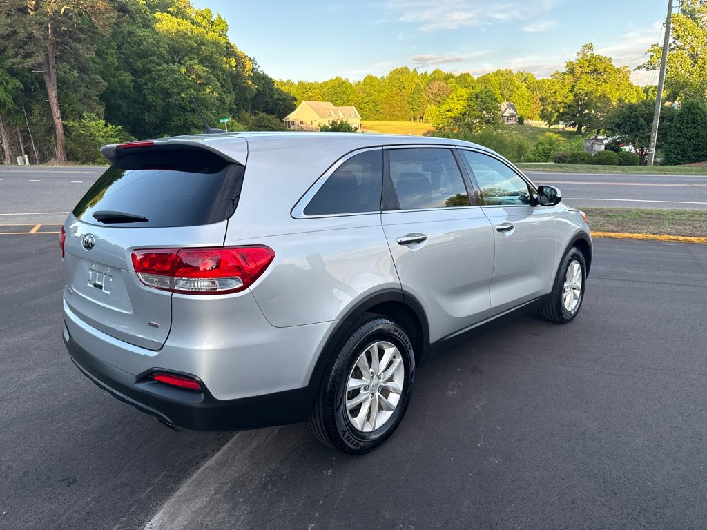 Used 2017 Kia Sorento L FWD image 6
