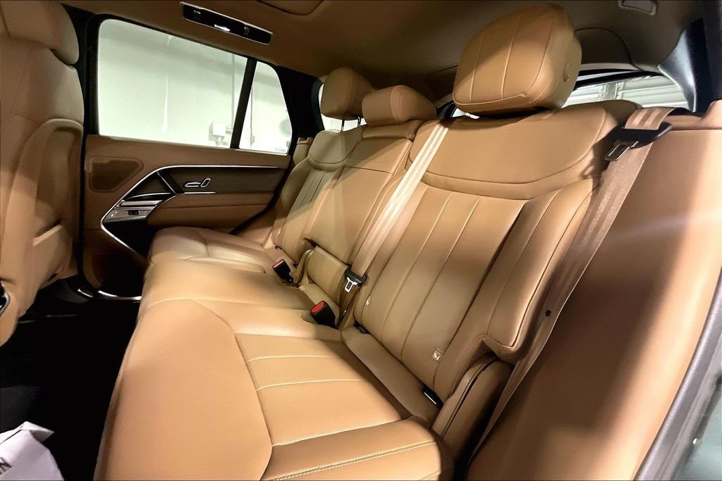 Used 2025 Land Rover Range Rover SE AWD/4WD image 33
