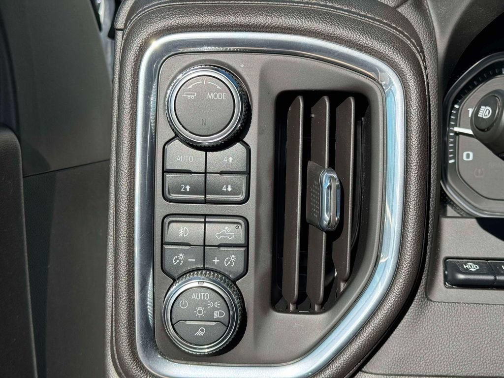 Used 2023 GMC Sierra 3500 Denali w/ Denali Ultimate Package AWD/4WD image 24