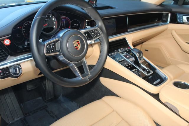 Used 2019 Porsche Panamera 4 image 4