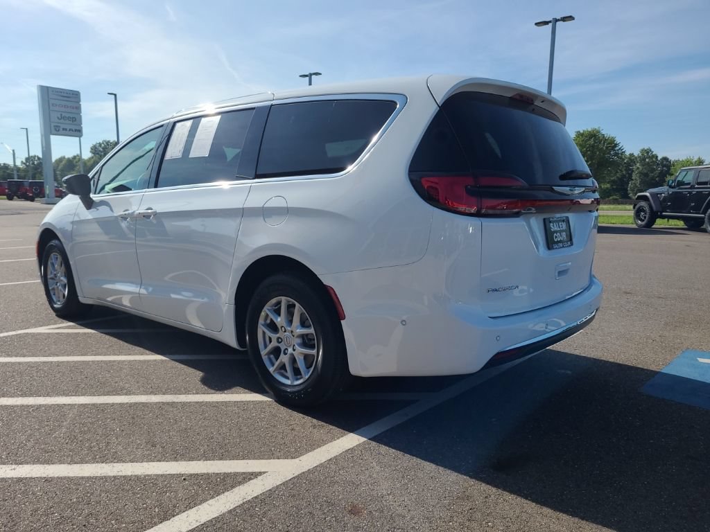 New 2025 Chrysler Pacifica Select FWD image 6