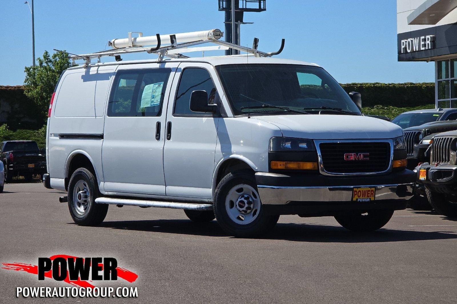 Used 2017 GMC Savana 2500 RWD image 1