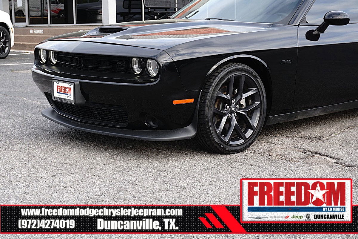 Used 2023 Dodge Challenger R/T w/ Blacktop Package image 39