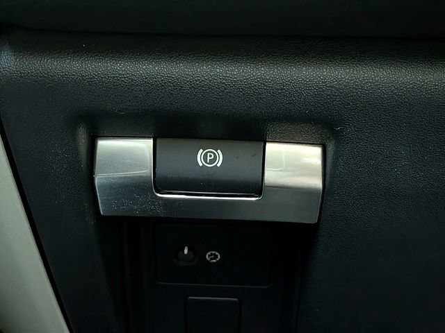 Used 2023 Land Rover Defender 130 SE AWD/4WD image 25