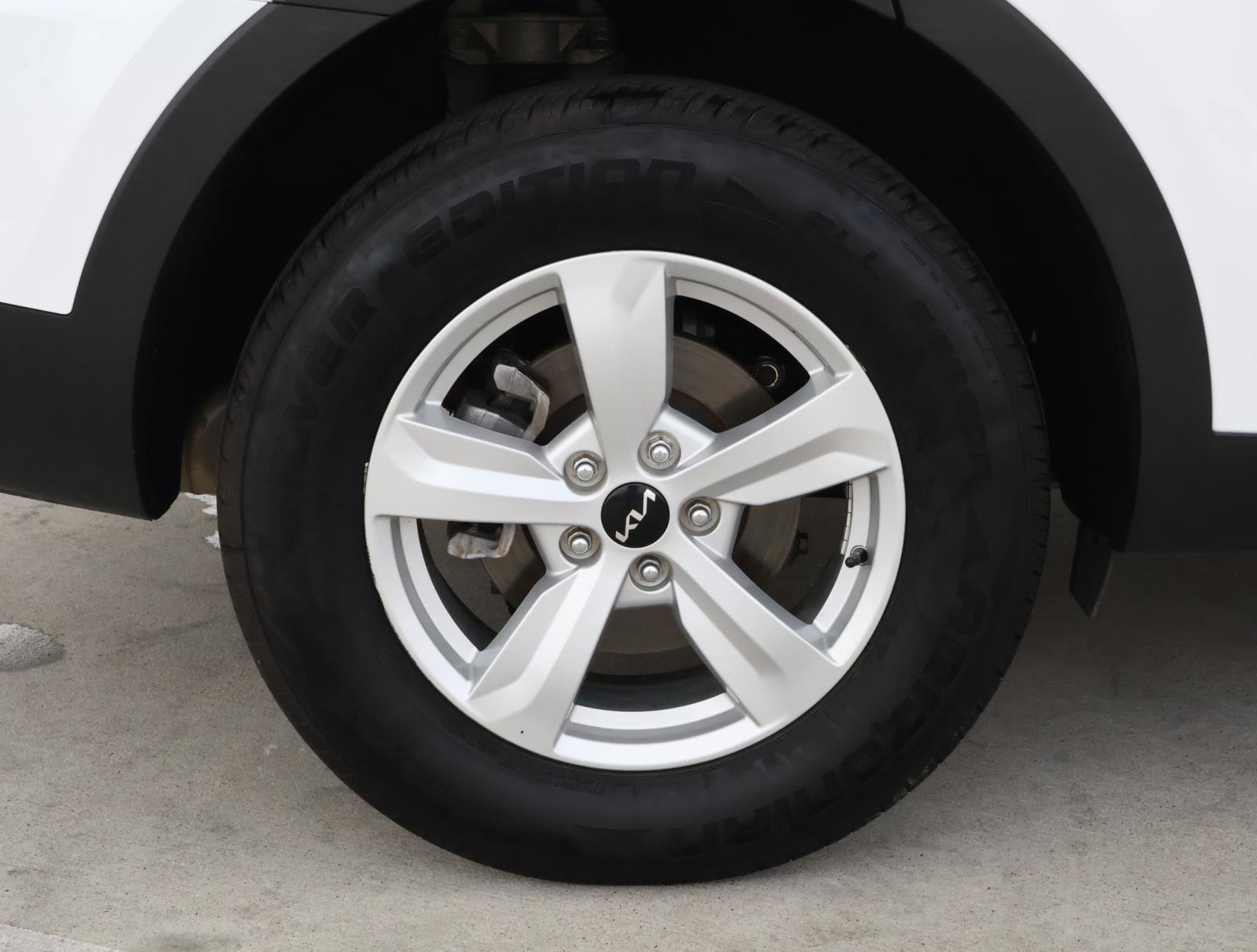 Used 2022 Kia Sorento LX image 8