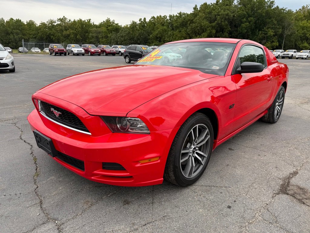 Used 2014 Ford Mustang Coupe image 2