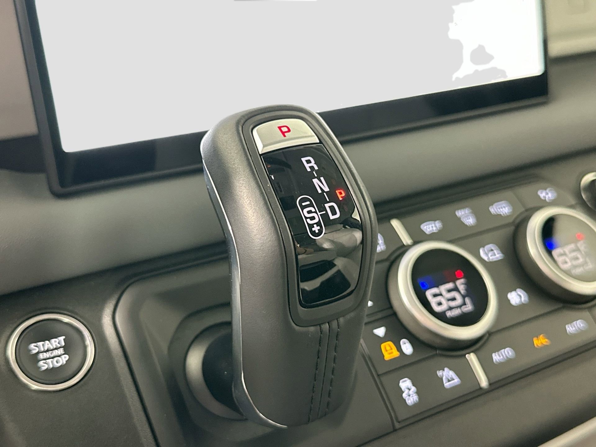 Certified 2025 Land Rover Defender 130 S image 18