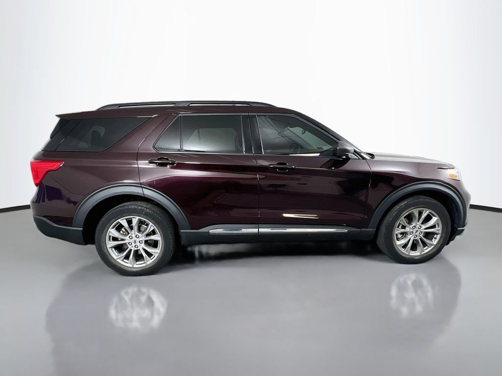 Certified 2023 Ford Explorer XLT w/ Equipment Group 202A AWD/4WD image 9