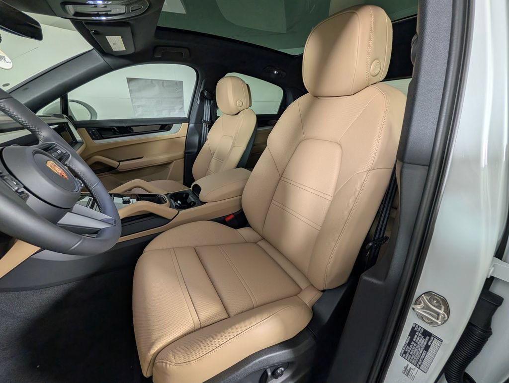 New 2026 Porsche Cayenne Coupe AWD/4WD image 5