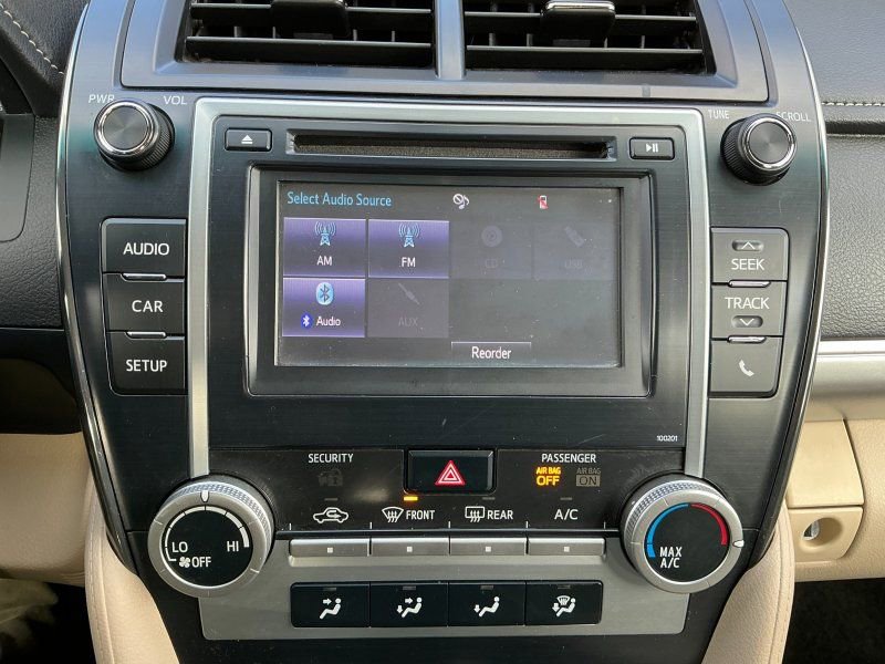 Used 2014 Toyota Camry LE image 19