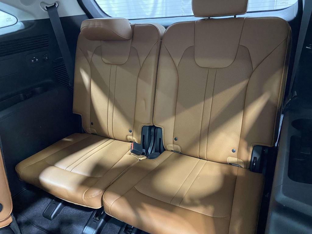 Used 2023 Kia Sorento SX Prestige image 2