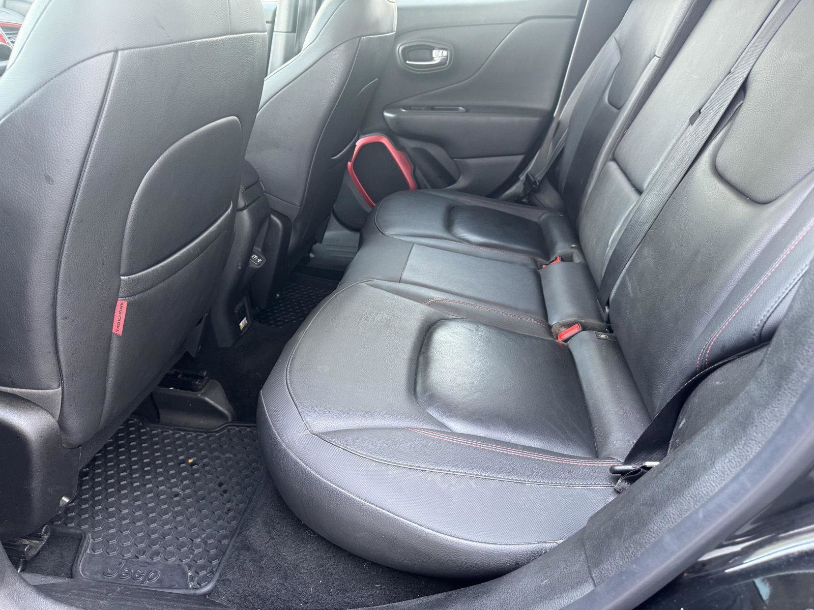 Used 2018 Jeep Renegade Trailhawk AWD/4WD image 16