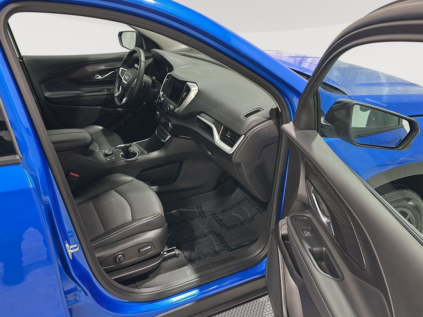 Used 2024 GMC Terrain SLT w/ Elevation Edition image 22