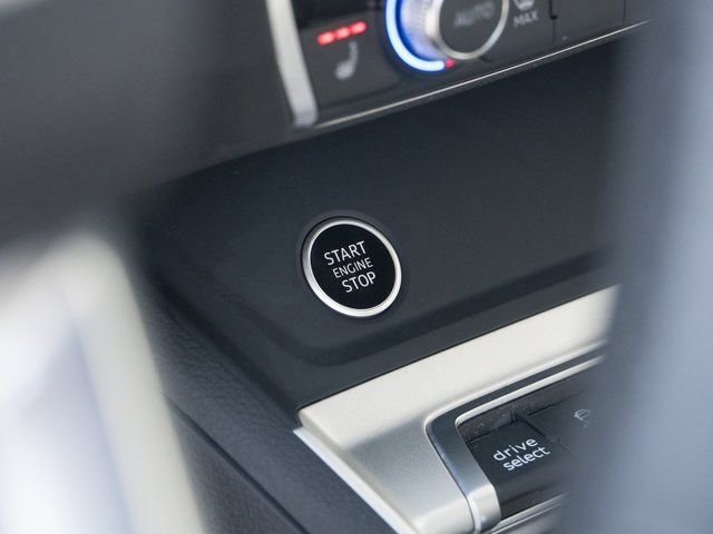 Certified 2025 Audi Q3 2.0T Premium w/ Convenience Package image 28