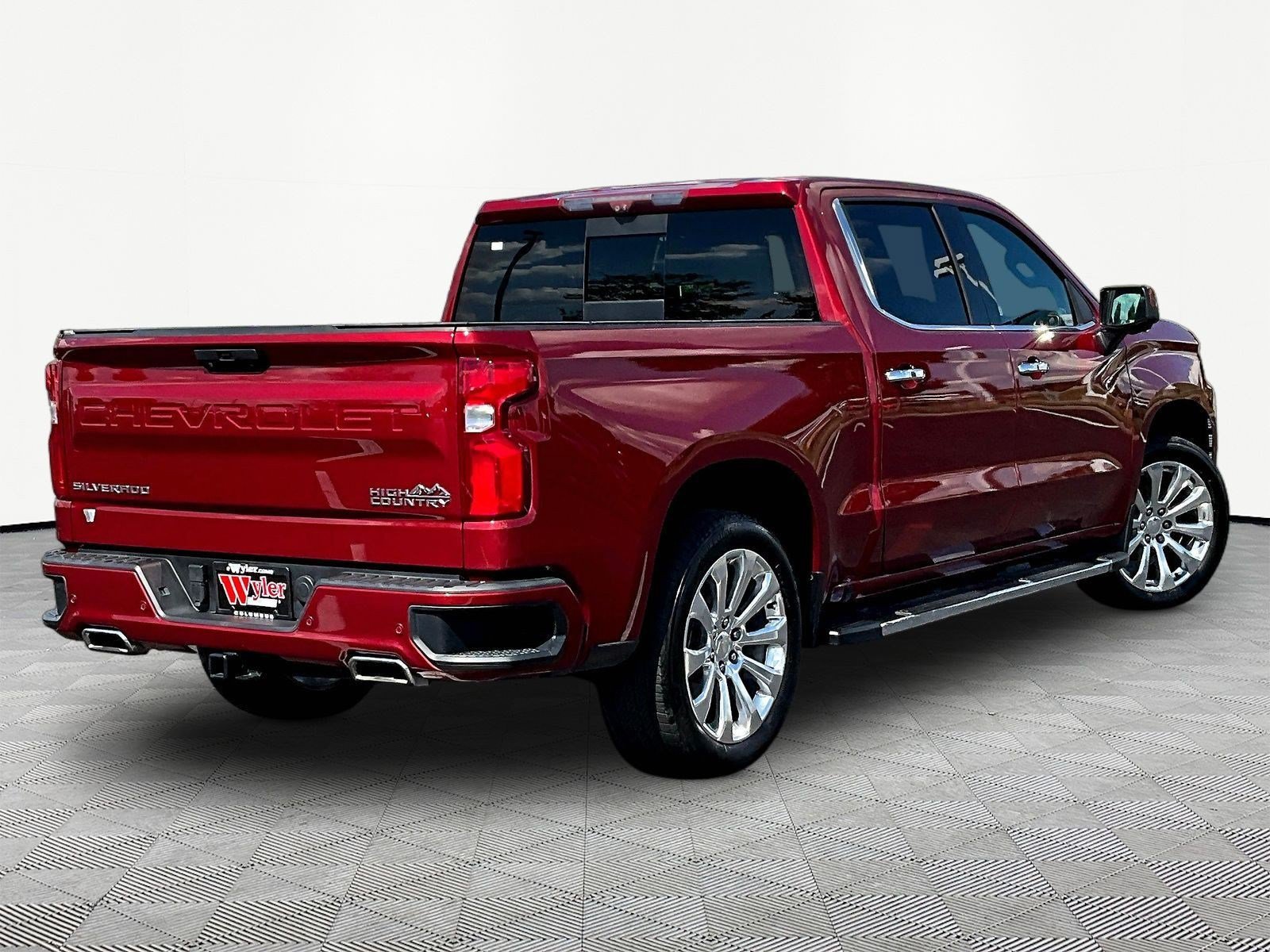 Used 2020 Chevrolet Silverado 1500 High Country w/ Technology Package AWD/4WD image 6