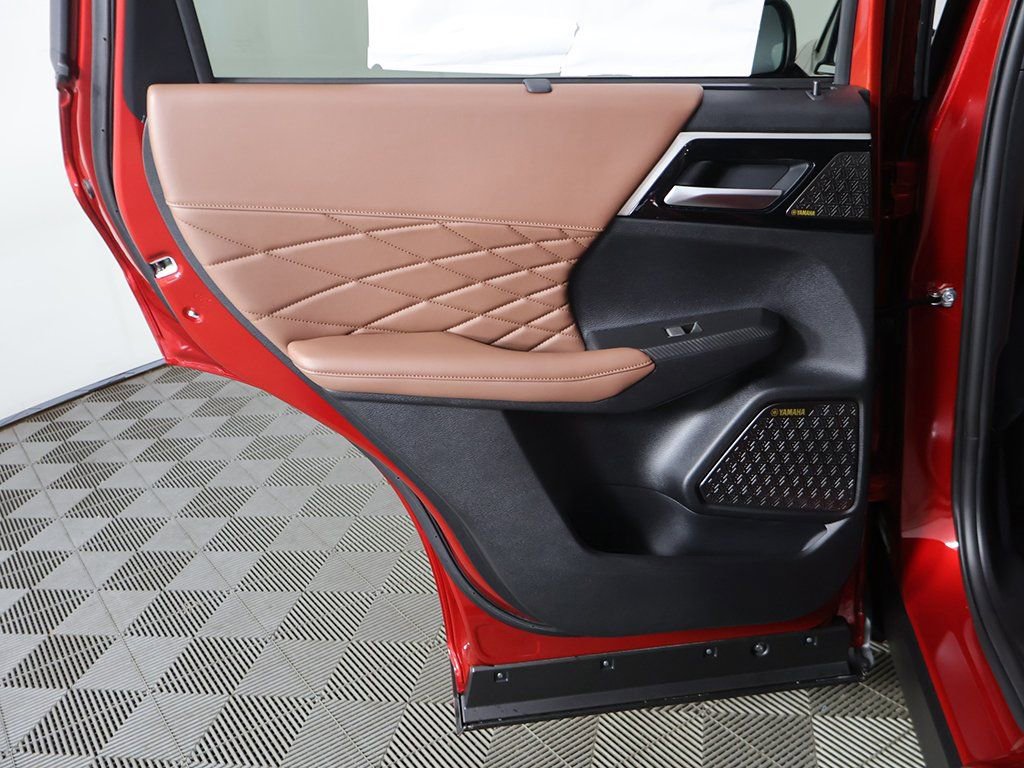 New 2025 Mitsubishi Outlander SEL image 32