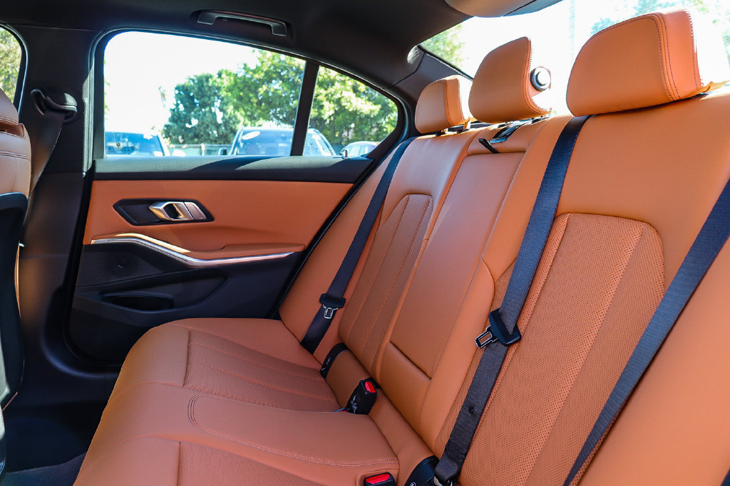New 2026 BMW 330i Sedan w/ Convenience Package RWD image 18