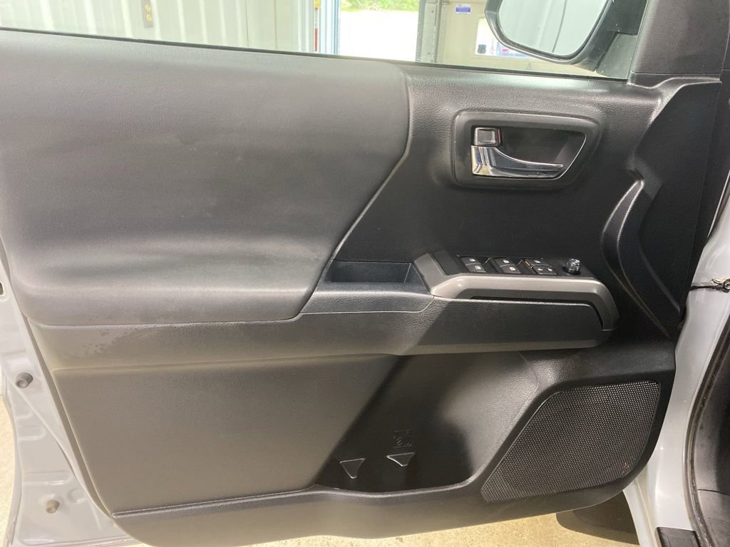 Used 2019 Toyota Tacoma TRD Off-Road AWD/4WD image 25